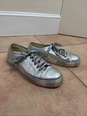 CHANEL 2017 Interlocking CC Silver Metallic Sneakers
